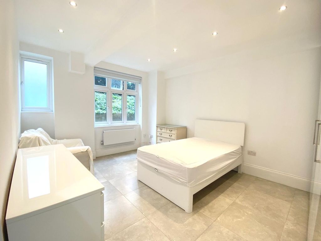 Property photo 1 of 9 Grove Hall Court, Nw8