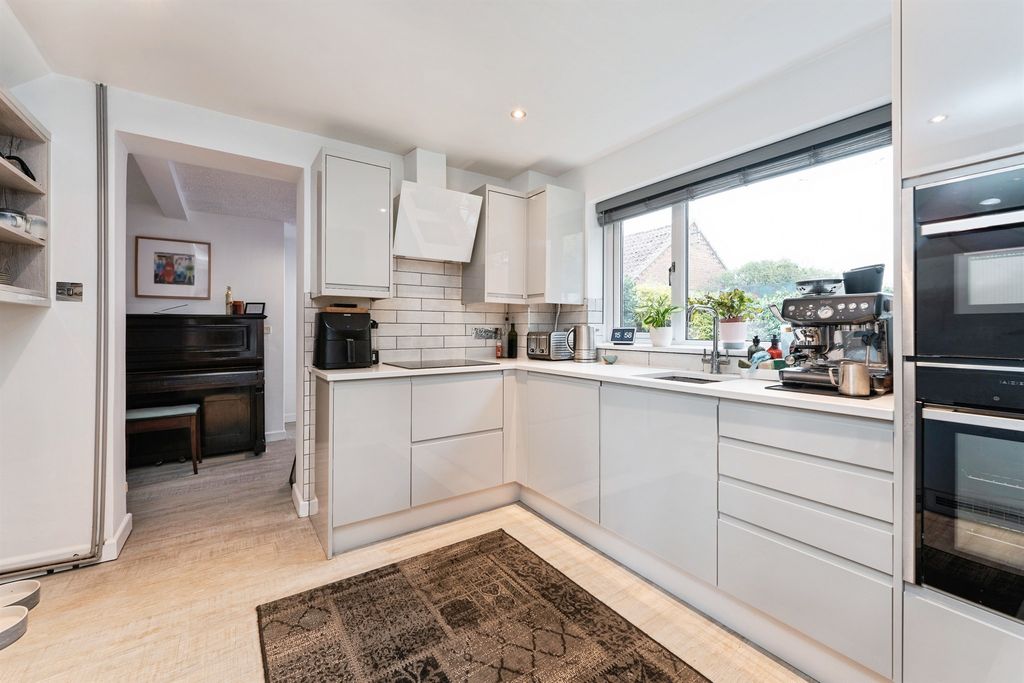 Property photo 2 of 23