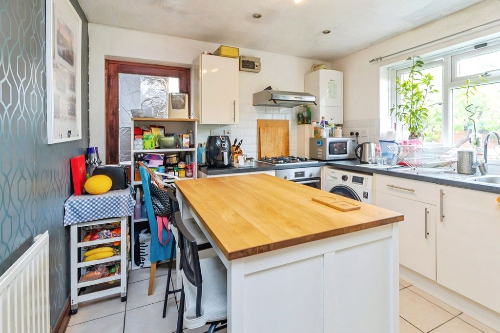 Property photo 3 of 17 Photo