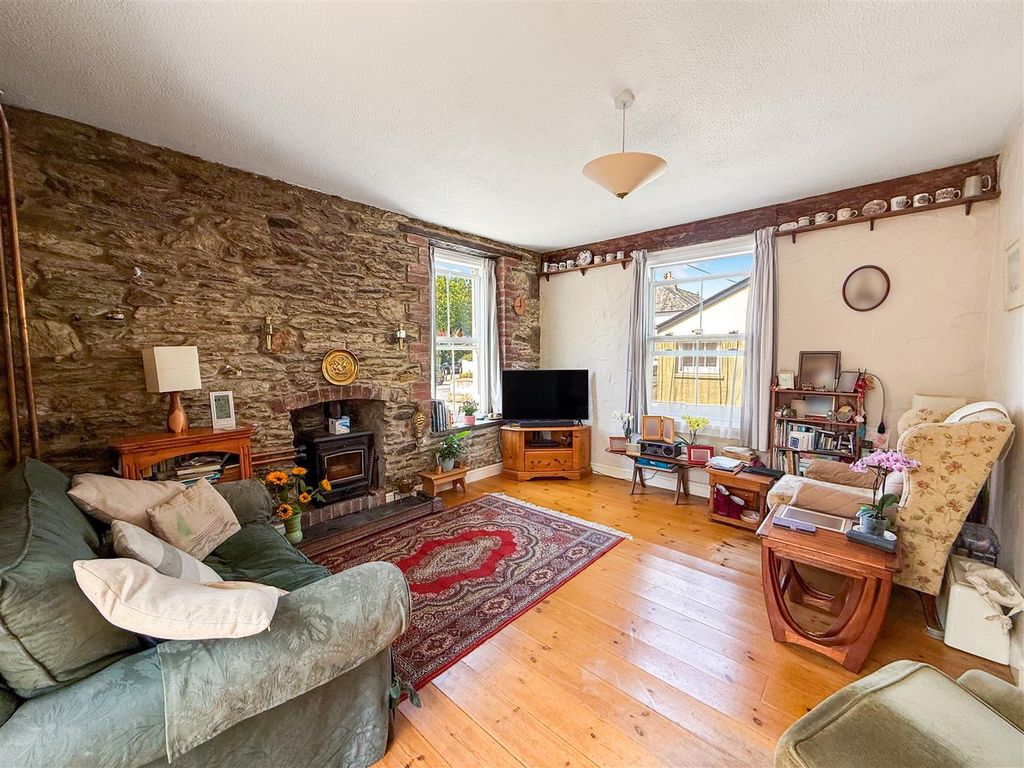 Property photo 2 of 13