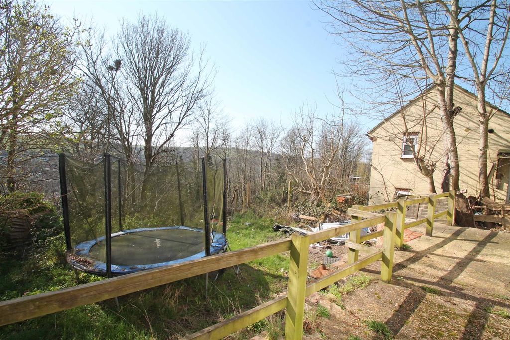 Property photo 3 of 13 Garden