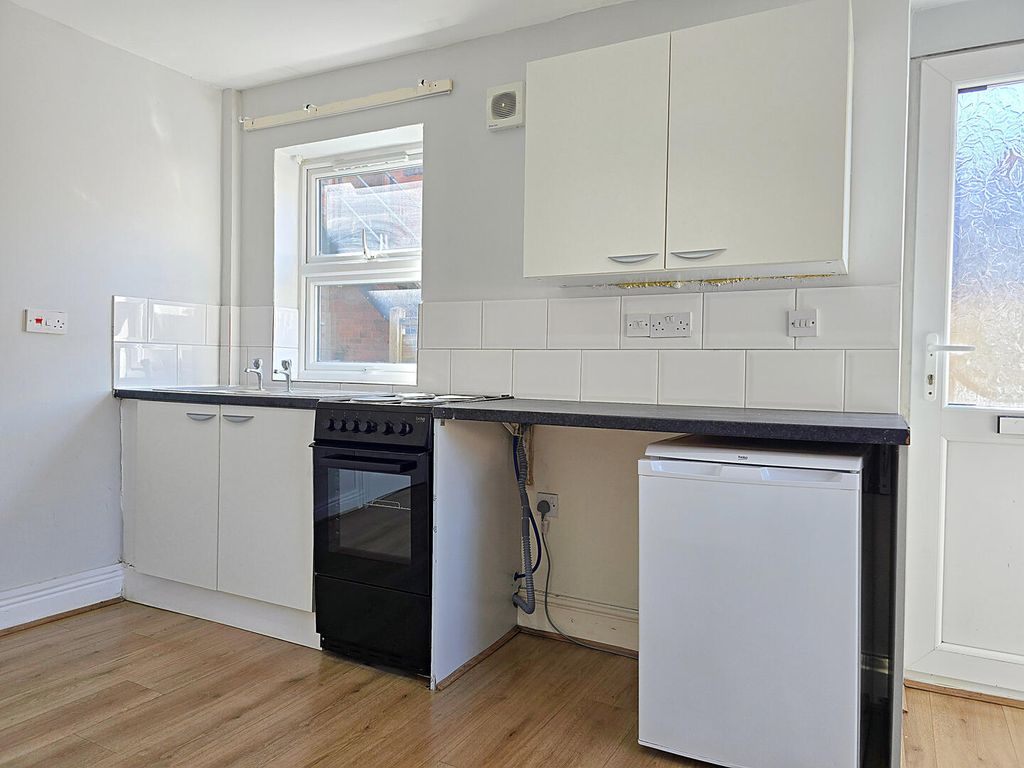 Property photo 1 of 6 Kitchen