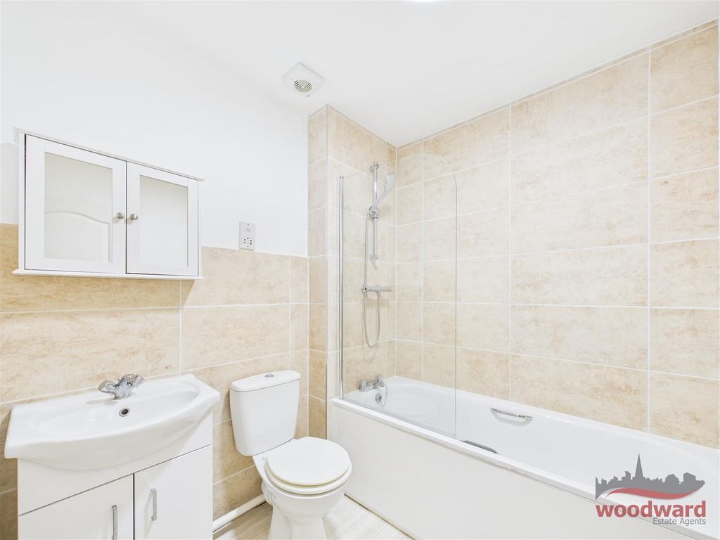 Property photo 3 of 8 Cam05267G0-Pr0156-Still016.Jpg