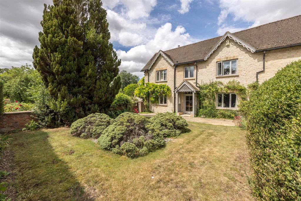 Property photo 1 of 24 Elegant And Classic
