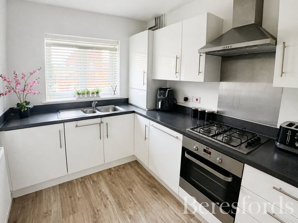 Property photo 2 of 12 Picture No. 13