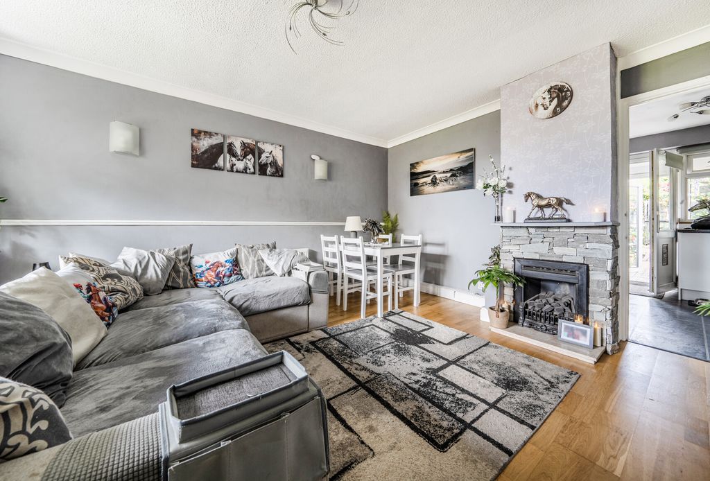 Property photo 3 of 15 1325377-3-68778d3...