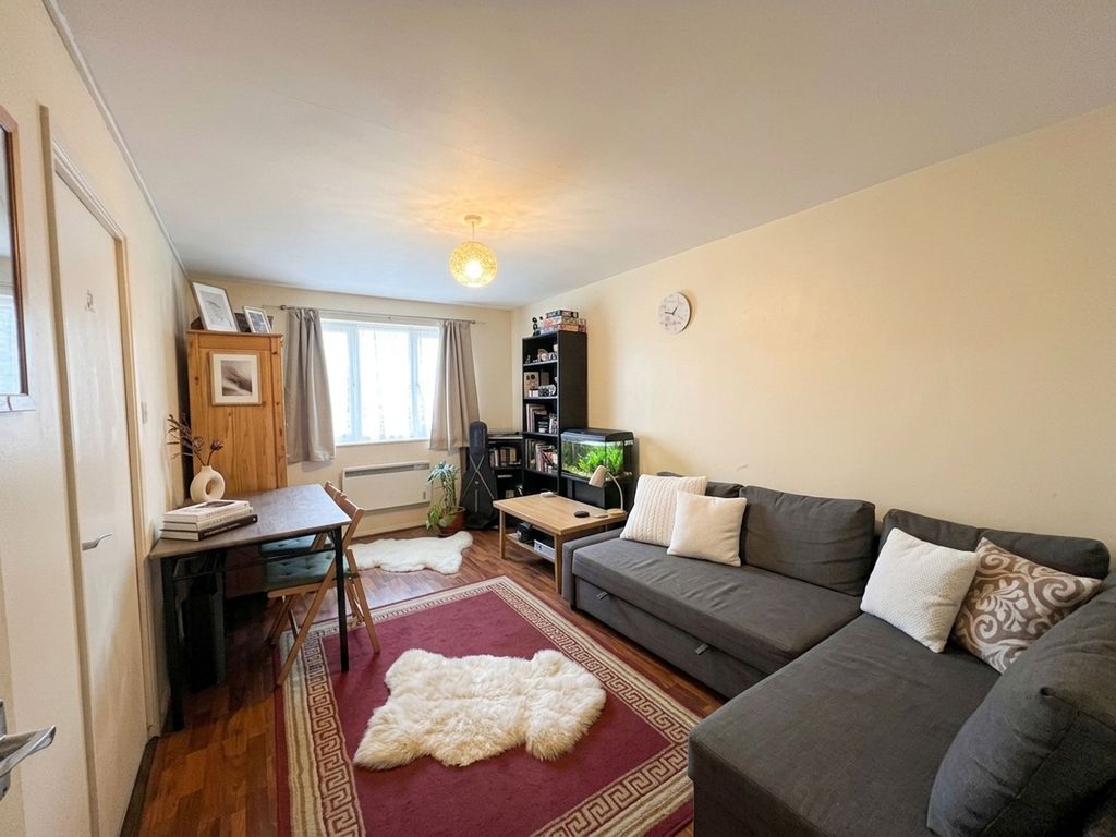 Property photo 2 of 5 Barbara Ward Court E11