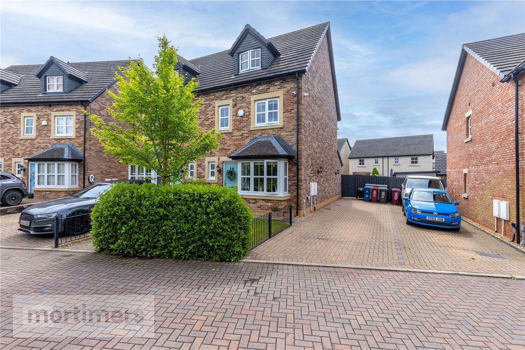 Property photo 1 of 17 External