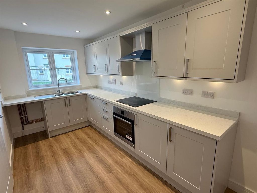 Property photo 3 of 12 Plot 372 Kitchen.Jpeg