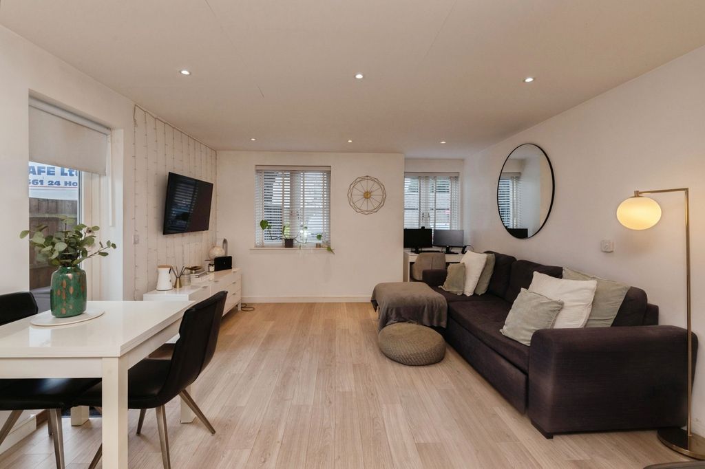 Property photo 3 of 13 Pbox-Img.Jpg