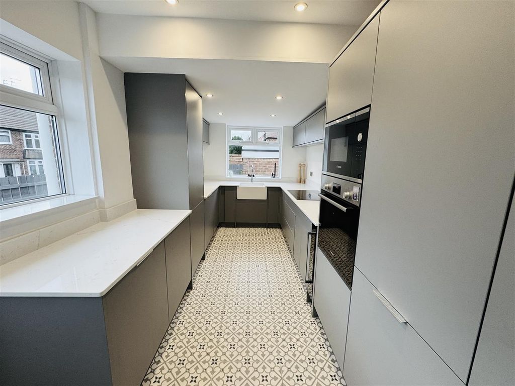 Property photo 2 of 18 Kitchen