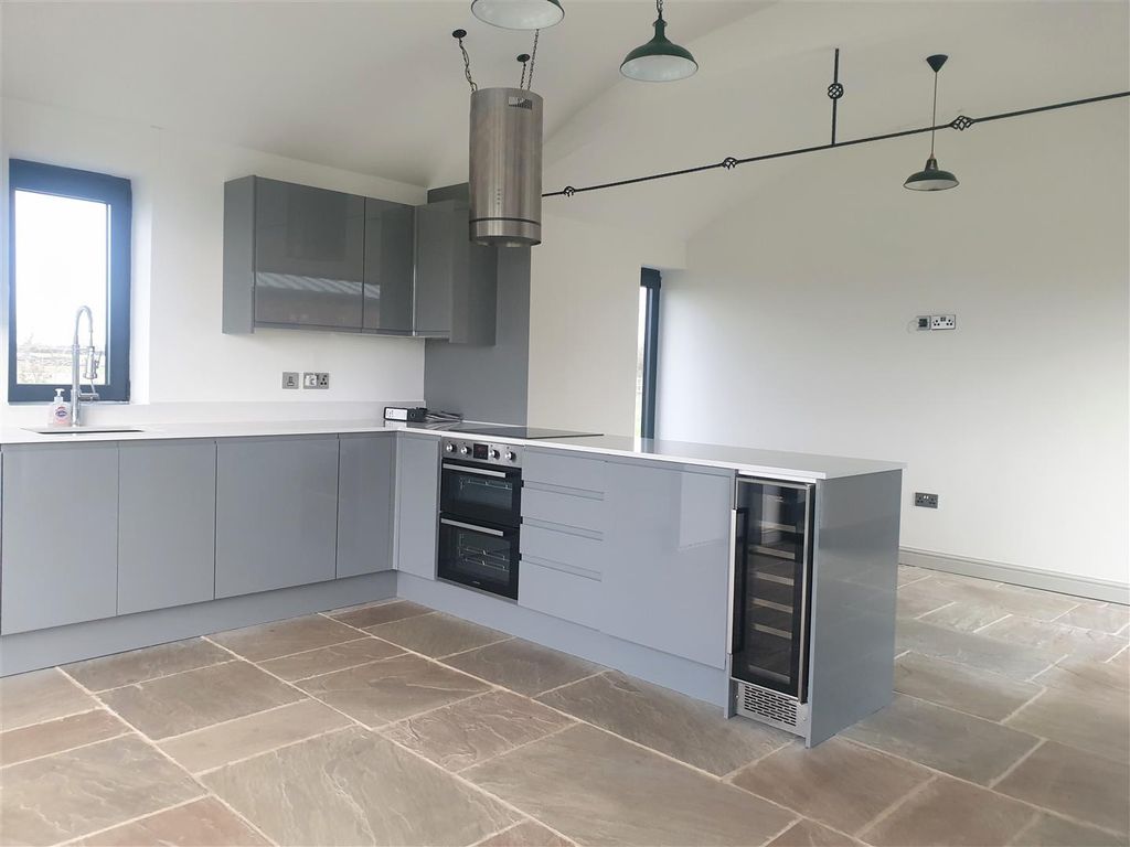 Property photo 3 of 14 Kitchen