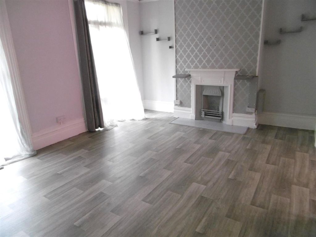 Property photo 2 of 10 P1020047.Jpg