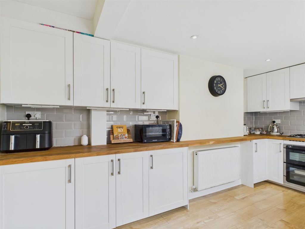 Property photo 2 of 26 Cam03972G0-Pr0151-Still003.Jpg