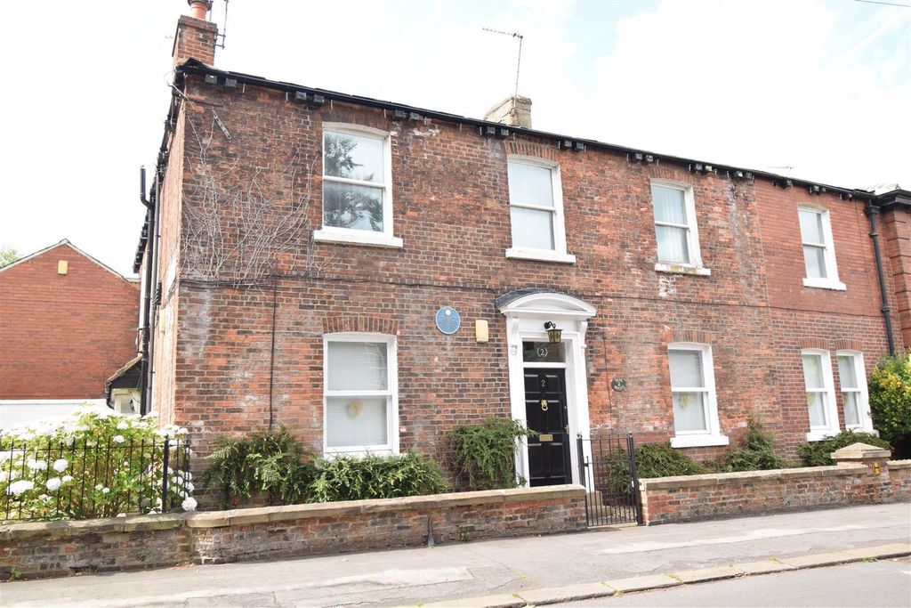 Property photo 2 of 11