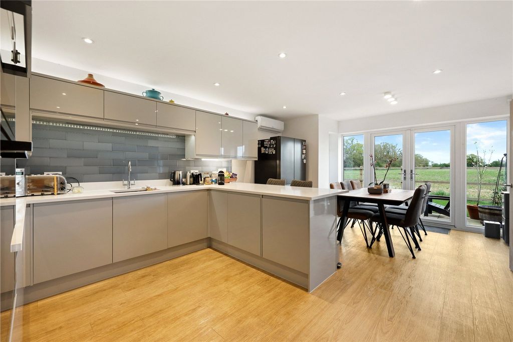 Property photo 3 of 22 Picture 3