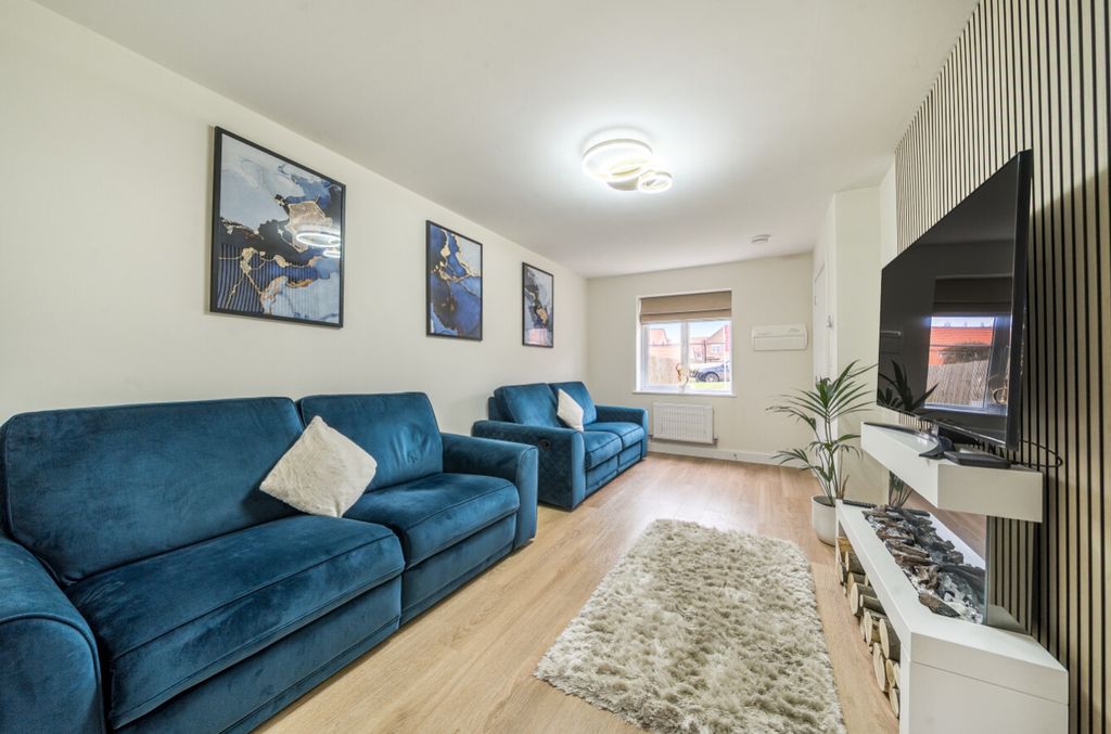 Property photo 3 of 29 1424428-3-69Af05c9A6F72-Arw-1