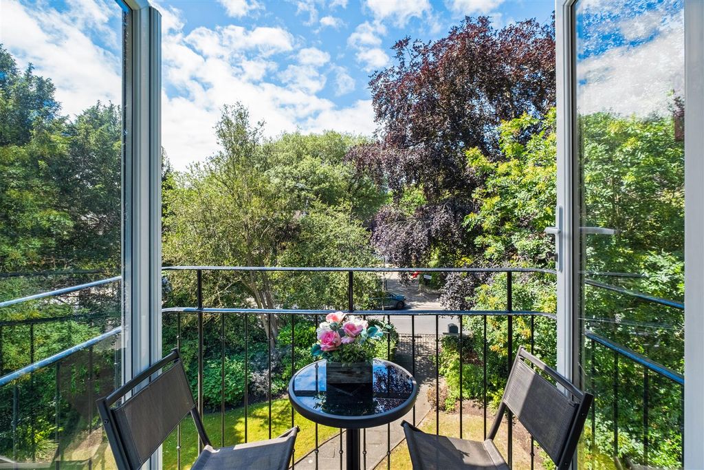 Property photo 3 of 9 Balcony