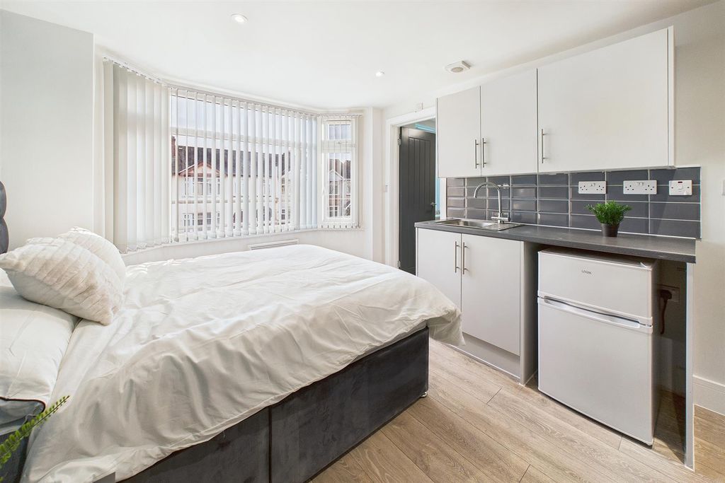 Property photo 2 of 5 Cam03736G0-Pr0214-Still012.Jpg