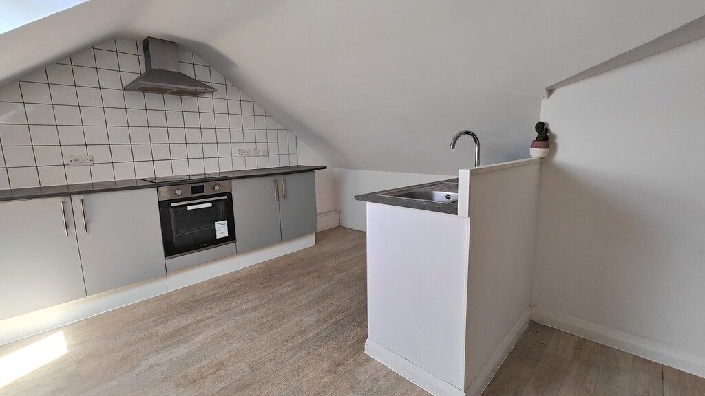 Property photo 3 of 7 108 Lettings