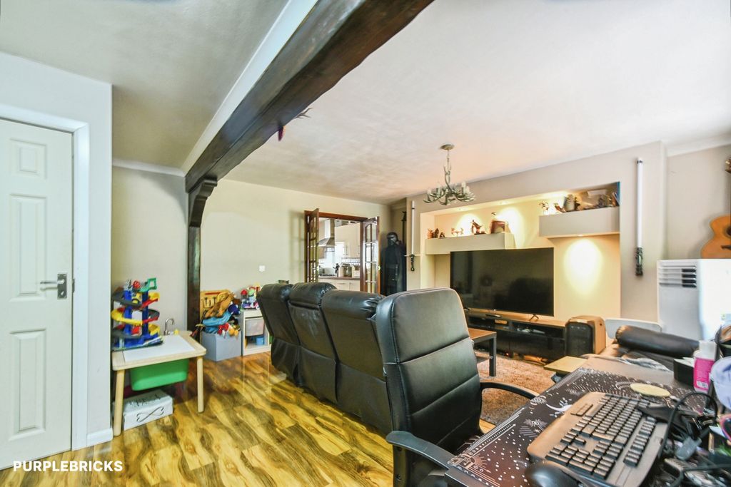 Property photo 2 of 27
