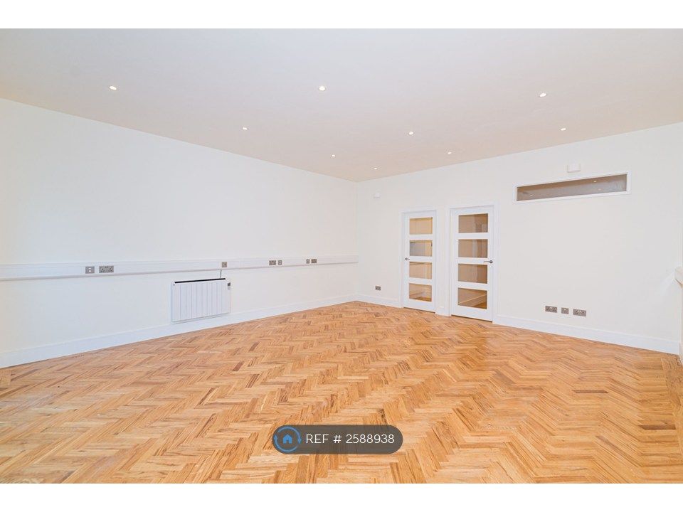 Property photo 1 of 16 Main Space