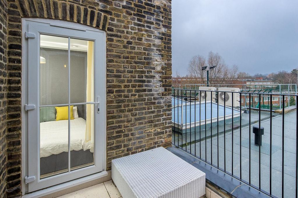 Property photo 3 of 7 Photo-Regents-Luxury-Apartments-London-23.Jpeg