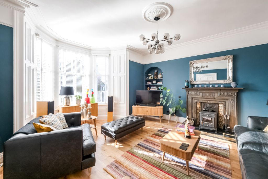 Property photo 2 of 34