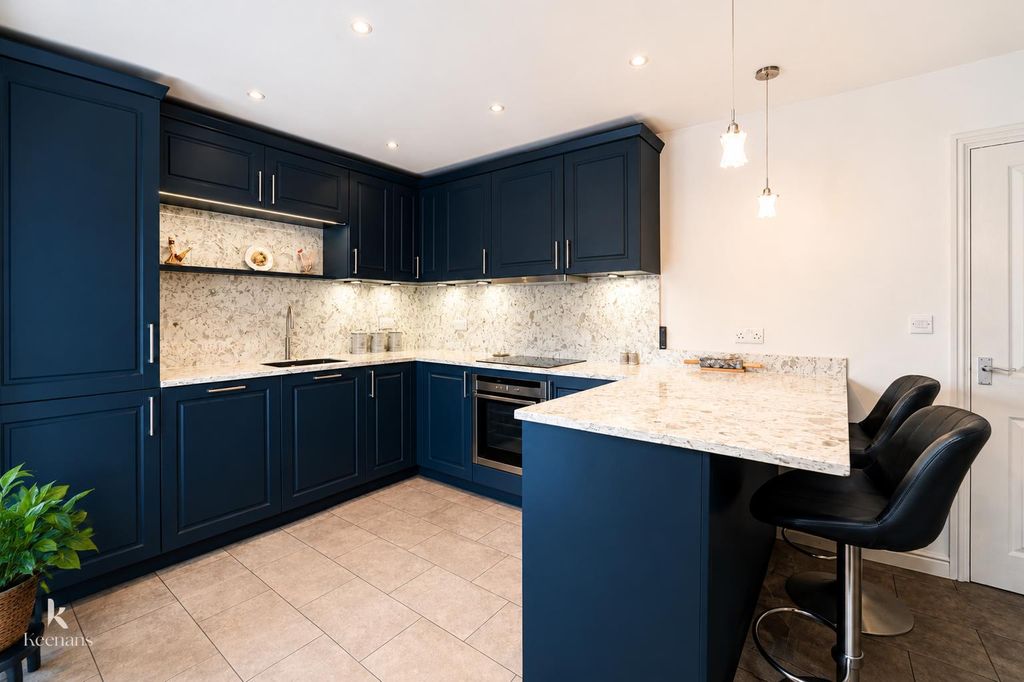 Property photo 2 of 39