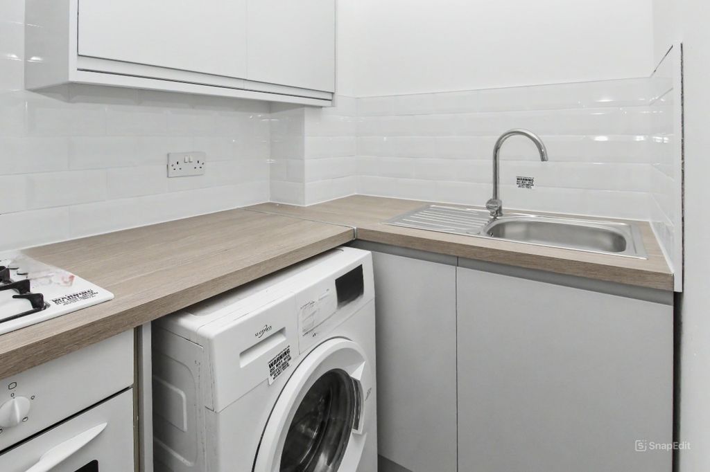 Property photo 3 of 11 Flat 1, 48F High Street, Cosham, Portsmouth, Hampshire Po6 3Ag