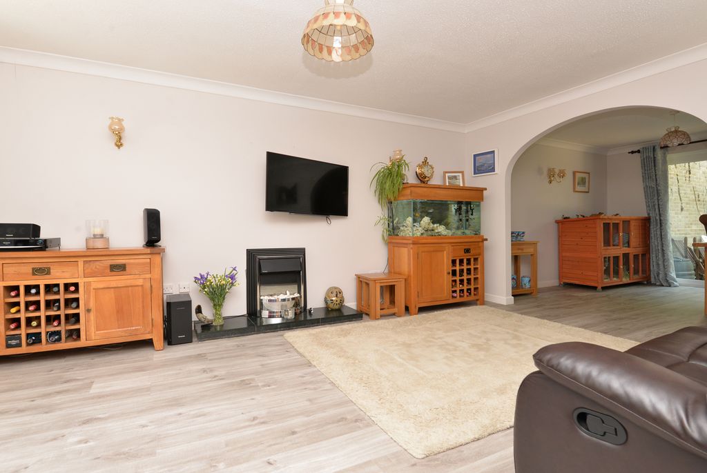 Property photo 3 of 12 28 Gc Sitting Room