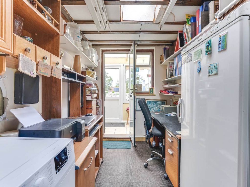 Property photo 2 of 20 Lounge