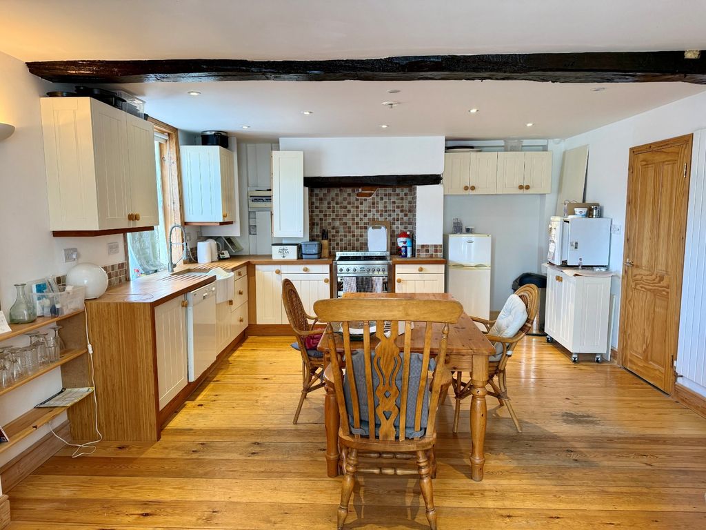 Property photo 2 of 16 Picture No. 24