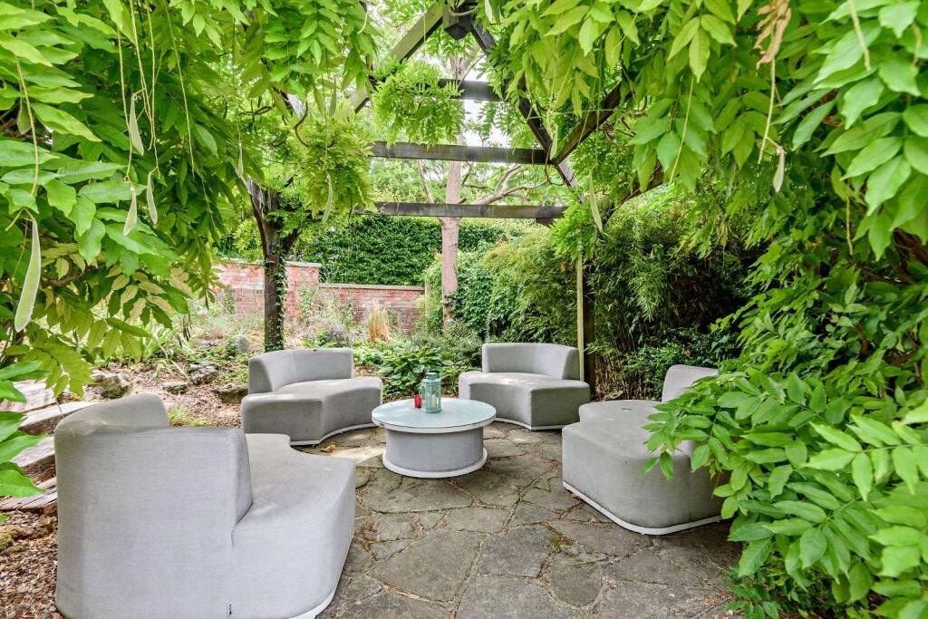Property photo 3 of 24 Garden