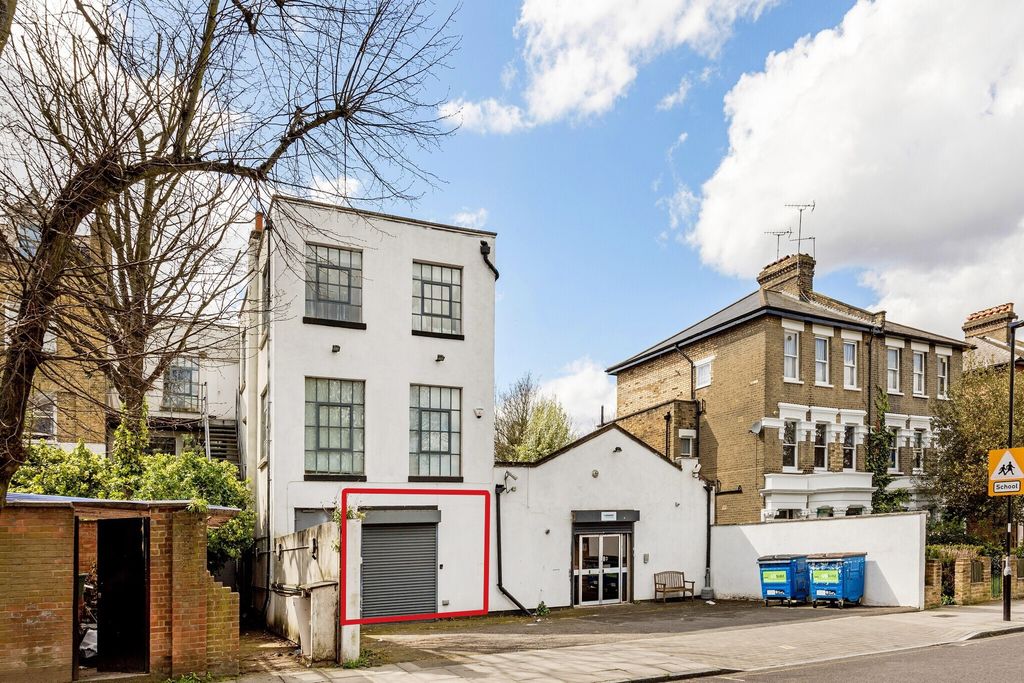 Property photo 1 of 5