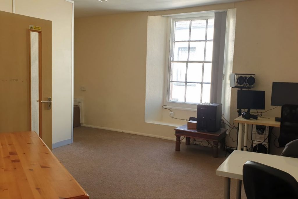 Property photo 1 of 9