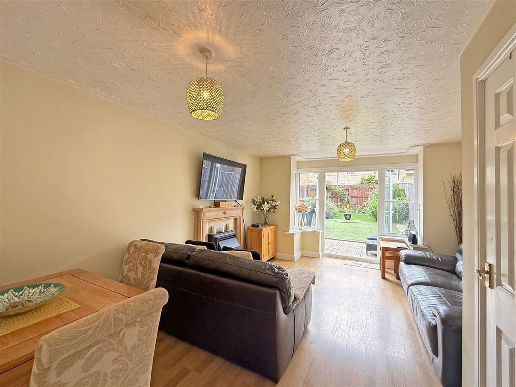 Property photo 2 of 18 Frobisher Approach 22 - Lounge Fp.Jpg