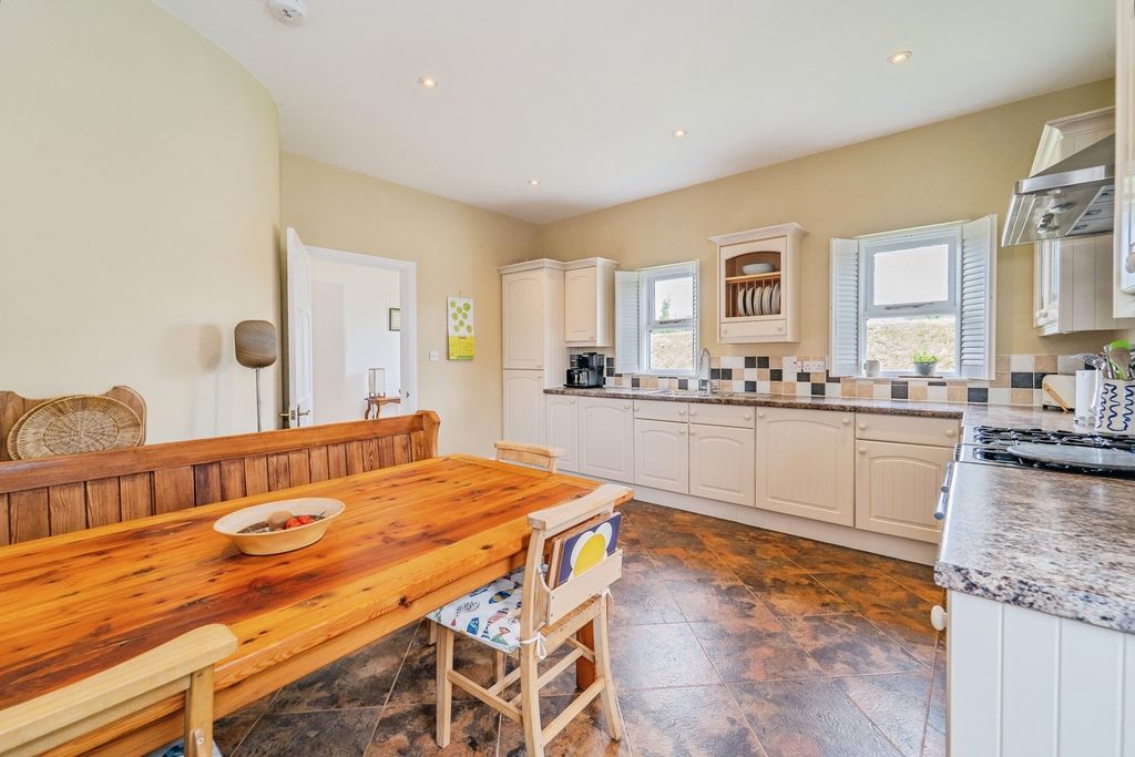 Property photo 3 of 20 Pbox-Img.Jpg