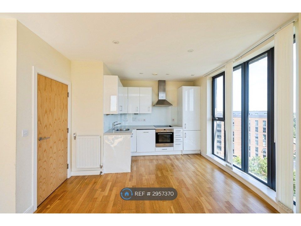 Property photo 3 of 16 Kitchen/Living Room