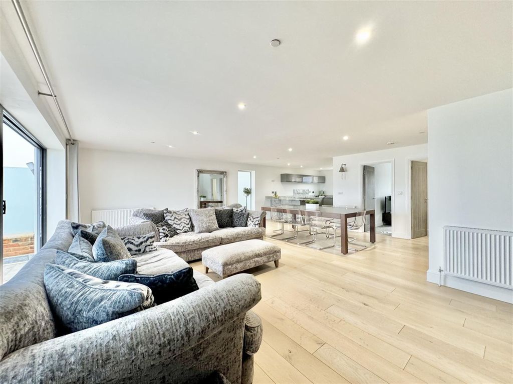 Property photo 1 of 41