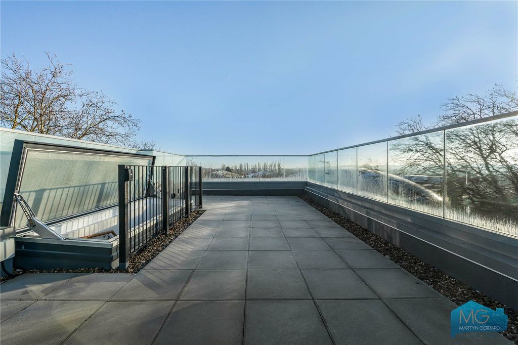 Property photo 2 of 29 Picture No. 03