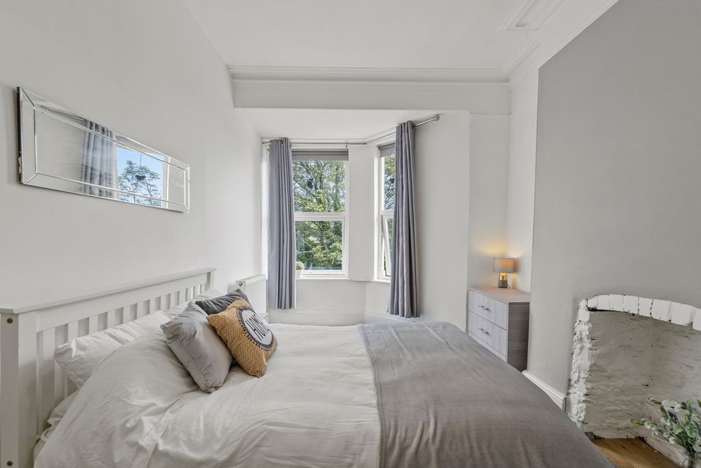 Property photo 3 of 11 0014