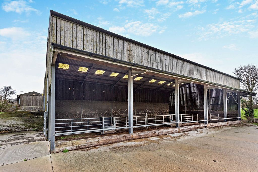 Property photo 1 of 6 Lot 8 Buildings