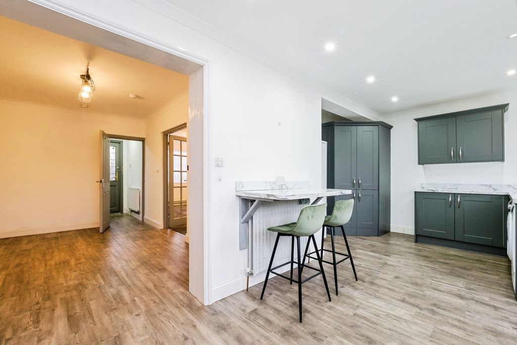 Property photo 3 of 17 Photo