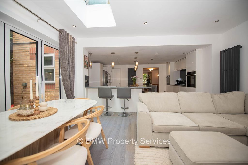 Property photo 2 of 20 Kitchen/Lounge/Diner