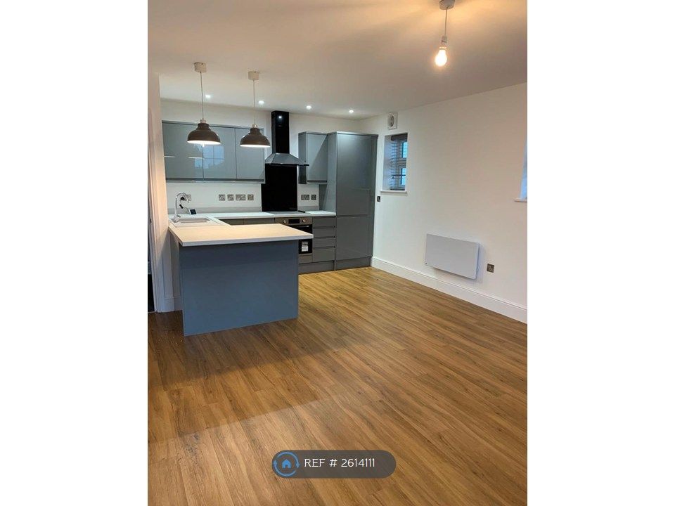 Property photo 3 of 9 Kitchen/Lounge