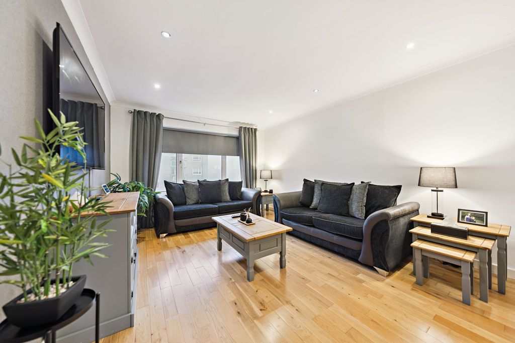 Property photo 2 of 21