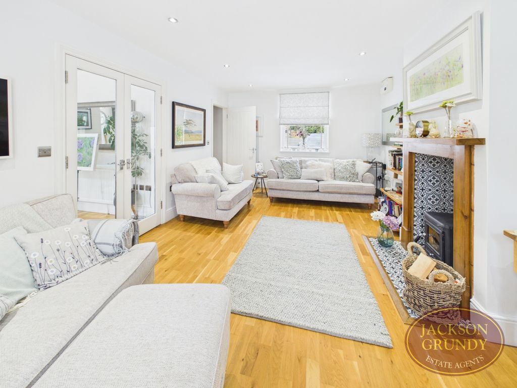 Property photo 3 of 26 Holmleigh Close