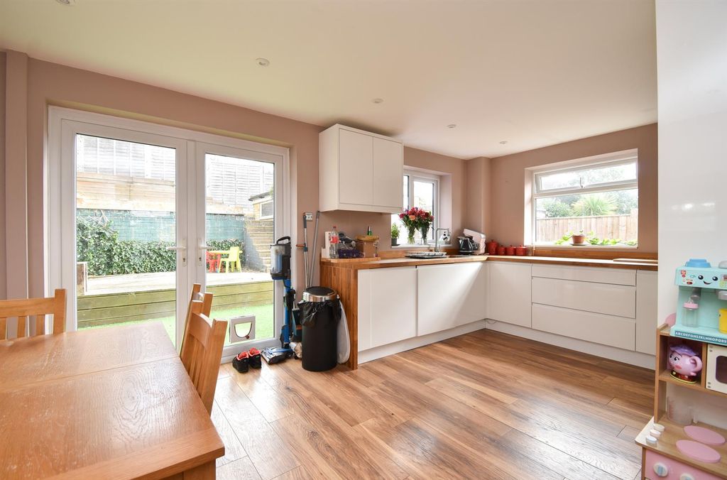 Property photo 3 of 18 Kitchen/Diner