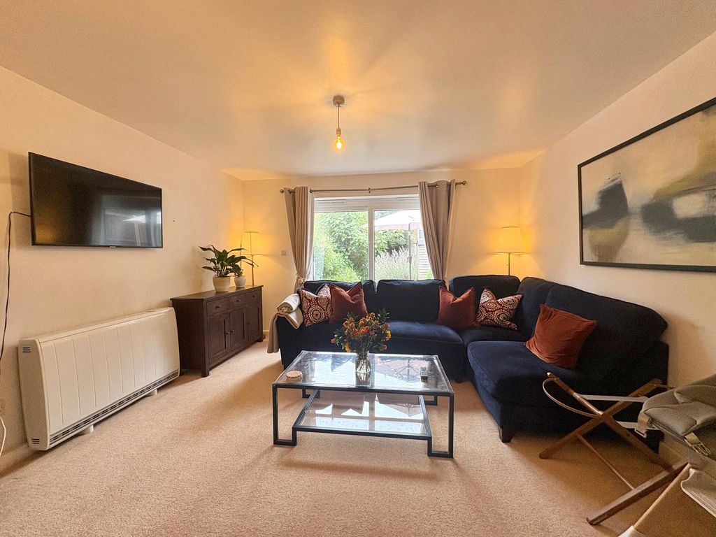 Property photo 2 of 11 Picture No. 21